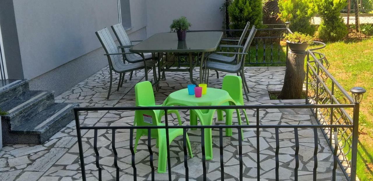 Rainbow Appartement Pula Buitenkant foto